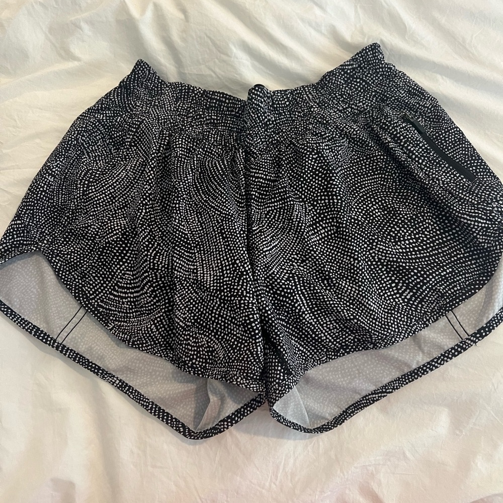 Lululemon Low-rise Tracker shorts. Black/white color Size 10, 4 inches long